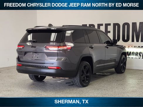 Used 2024 Jeep Grand Cherokee L Limited w/ Black Appearance Package RWD image 4