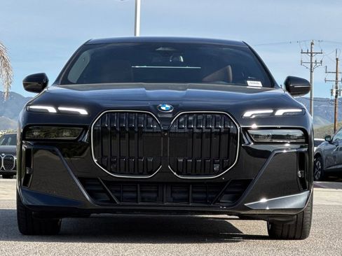 New 2026 BMW 760i xDrive w/ Premium Package image 8