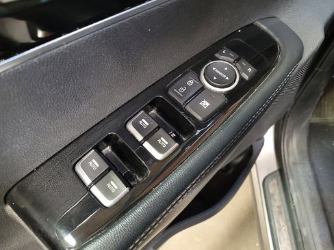 Used 2019 Kia Sorento SX image 27