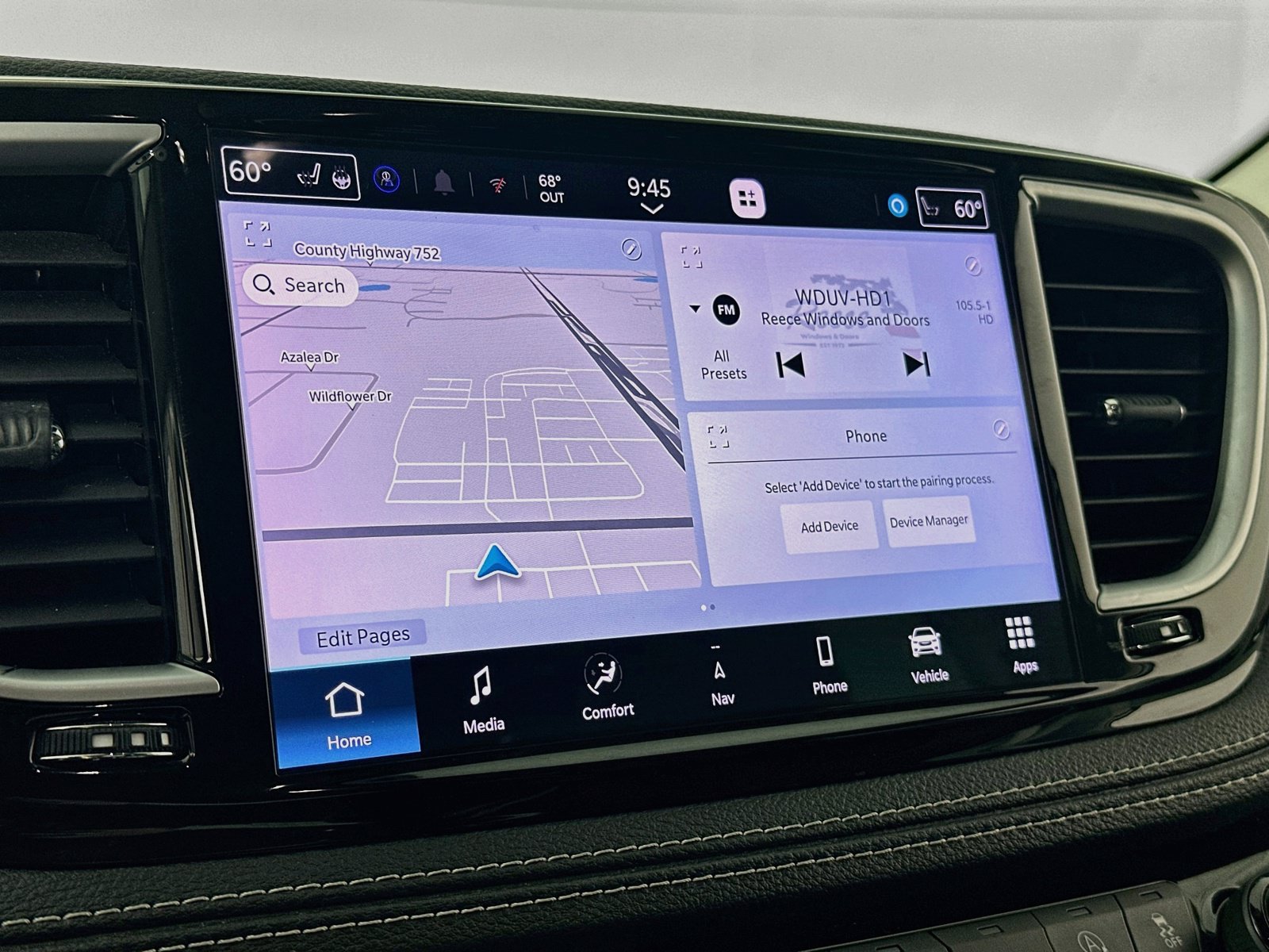 Used 2023 Chrysler Pacifica Limited w/ Uconnect Theater Family Group FWD image 15