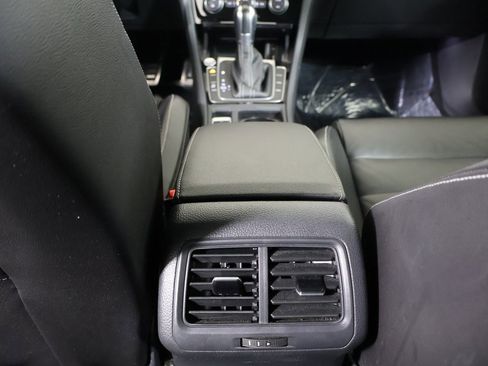 Used 2016 Volkswagen Golf R 4-Door image 24