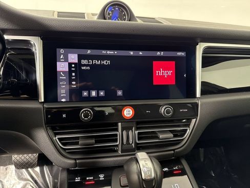 Certified 2023 Porsche Macan AWD/4WD image 27