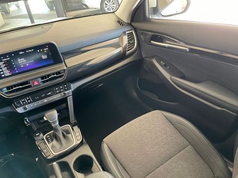 Used 2025 Kia Seltos S image 36