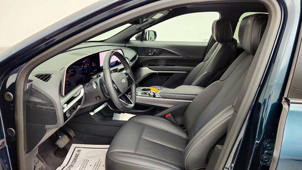 Used 2025 Cadillac Lyriq Luxury w/ LPO, Floor Liner Package AWD/4WD image 19