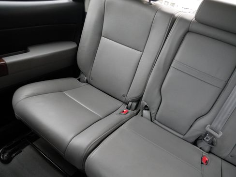 Used 2010 Toyota Tundra Limited AWD/4WD image 12