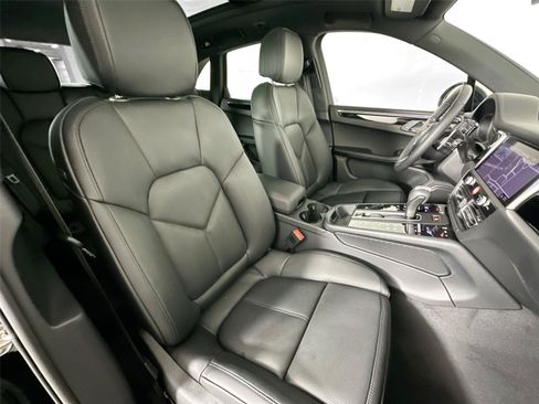 Certified 2026 Porsche Macan AWD/4WD image 22