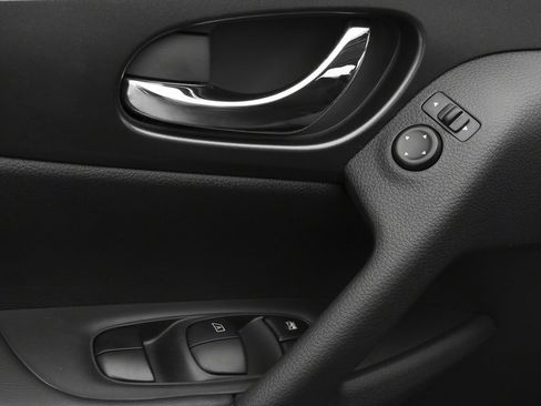 Used 2016 Nissan Rogue S w/ Appearance Package FWD image 23
