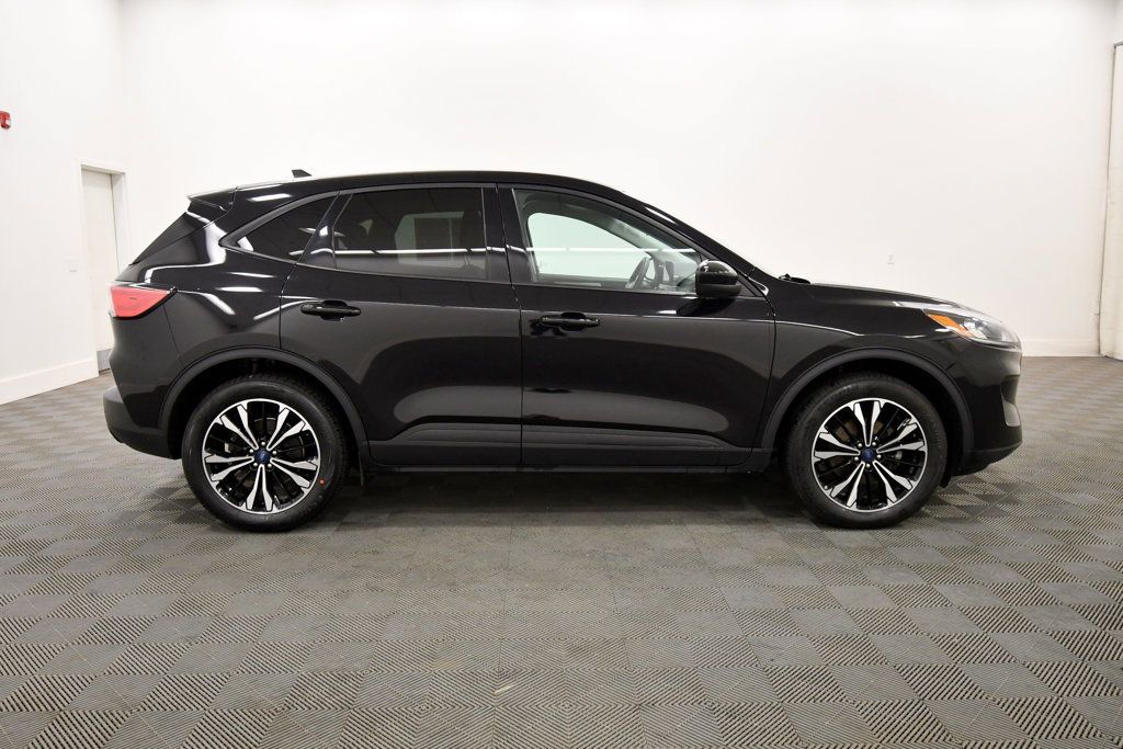 Used 2022 Ford Escape SE w/ SE Sport Appearance Package AWD/4WD image 9