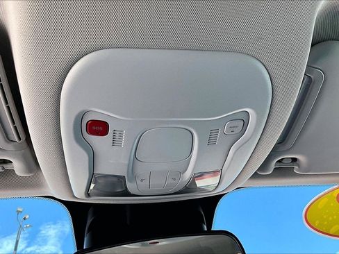 Used 2023 Jeep Renegade Latitude AWD/4WD image 16