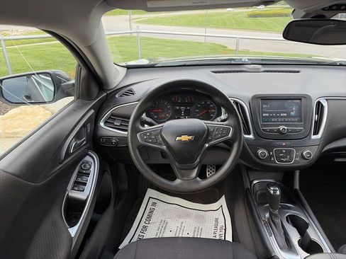 Used 2016 Chevrolet Malibu LT FWD image 38