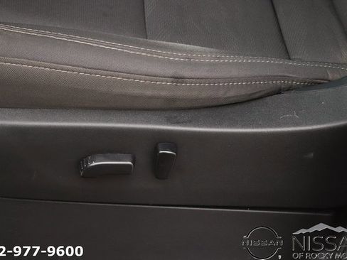 Used 2022 Nissan Frontier SV w/ Technology Package image 15