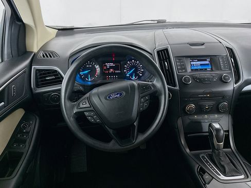 Used 2018 Ford Edge SE FWD image 17