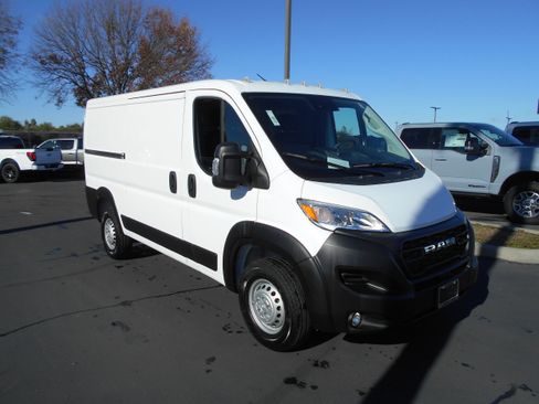Used 2025 RAM ProMaster 2500 w/ Convenience Group image 2