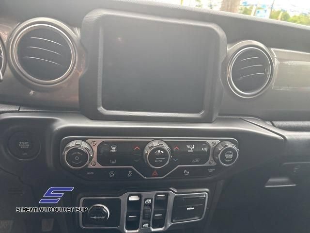 Used 2018 Jeep Wrangler Unlimited Sahara AWD/4WD image 31
