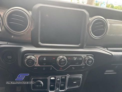 Used 2018 Jeep Wrangler Unlimited Sahara AWD/4WD image 31