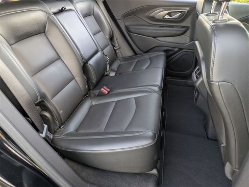 Used 2024 GMC Terrain SLT image 28