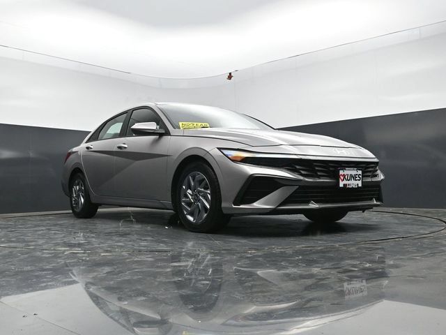 Used 2024 Hyundai Elantra SEL FWD image 57