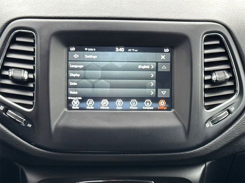 Used 2021 Jeep Compass Latitude image 23