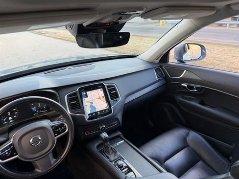 Used 2020 Volvo XC90 T6 Momentum image 17