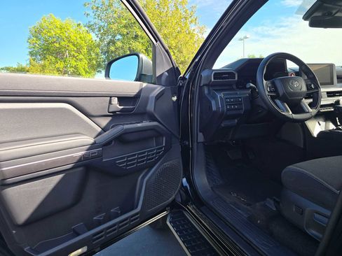 Certified 2025 Toyota 4Runner TRD Off-Road image 20