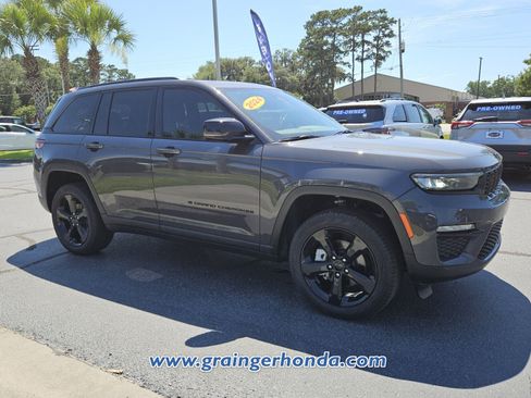 Used 2024 Jeep Grand Cherokee Limited w/ Black Appearance Package AWD/4WD image 7