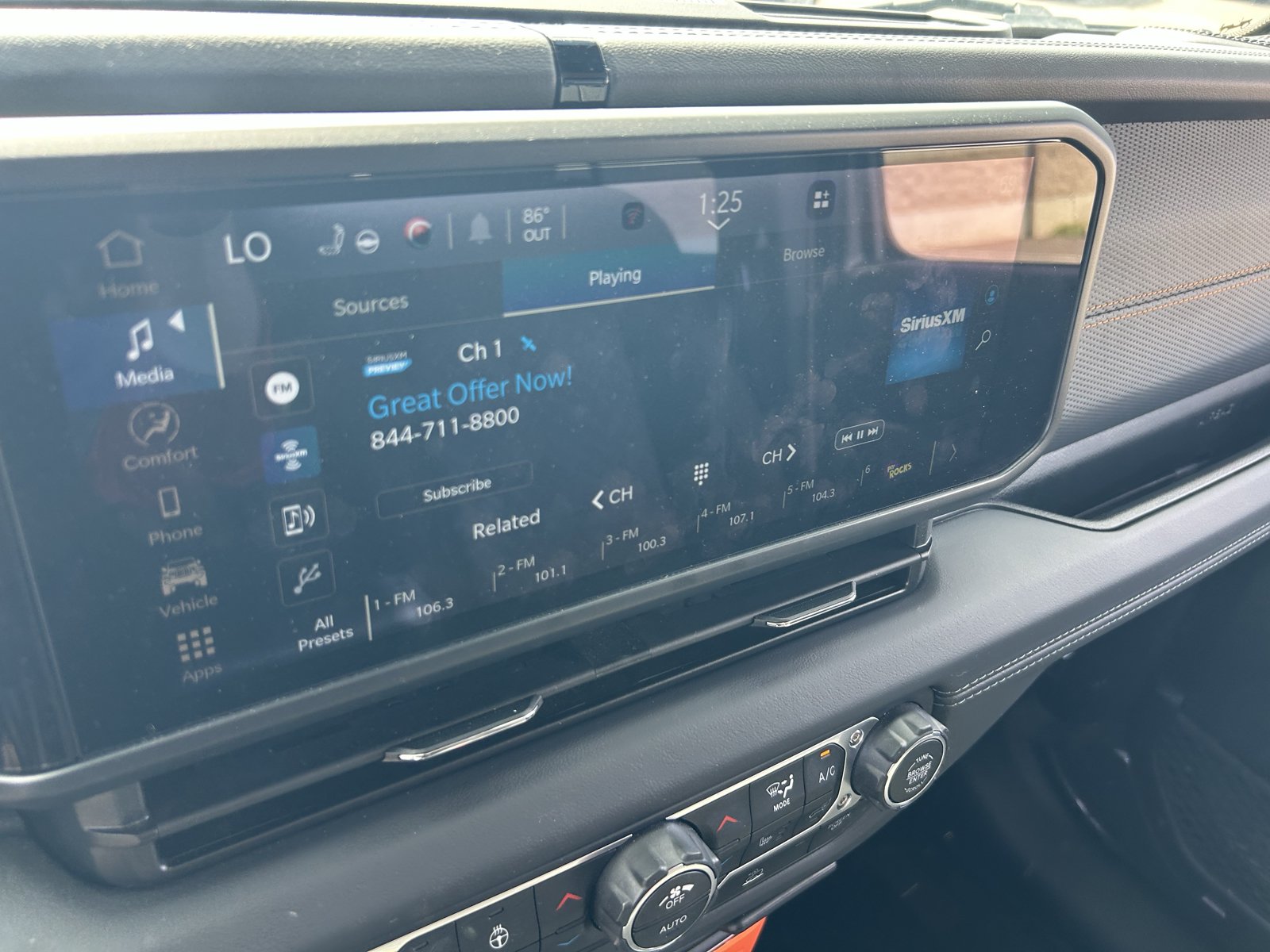 Used 2025 Jeep Gladiator Mojave w/ Convenience Group AWD/4WD image 14