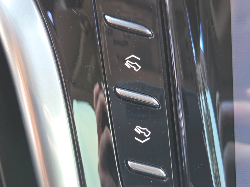 Used 2020 Cadillac Escalade Premium Luxury AWD/4WD image 18