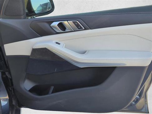 Used 2022 BMW X5 xDrive40i w/ Premium Package image 24