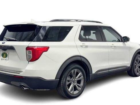 Used 2021 Ford Explorer XLT w/ Equipment Group 202A image 2