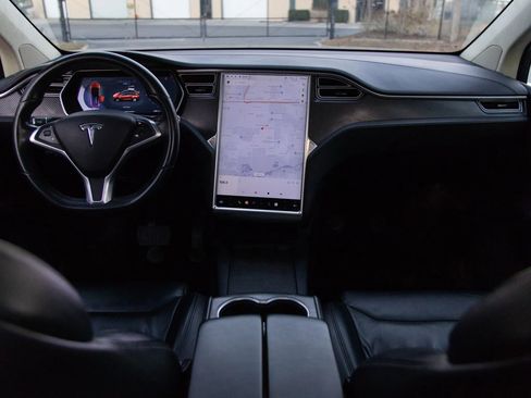 Used 2017 Tesla Model X 75D image 42