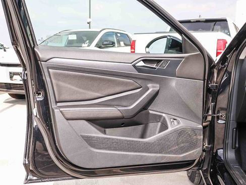 Certified 2024 Volkswagen Jetta SE image 17