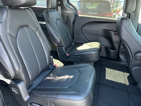 New 2026 Chrysler Pacifica Select w/ S Appearance Package FWD image 17