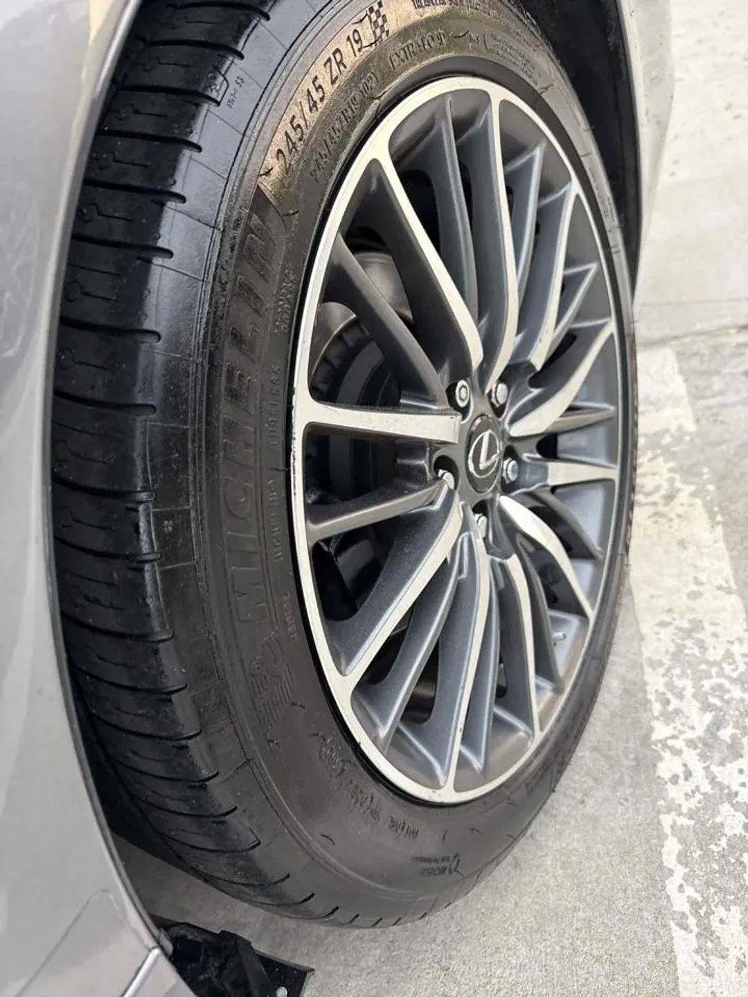 Used 2015 Lexus LS 460 w/ F Sport Package RWD image 16