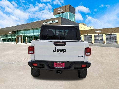 Used 2023 Jeep Gladiator Sport image 7