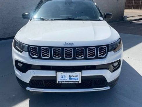 Used 2025 Jeep Compass Limited AWD/4WD image 2