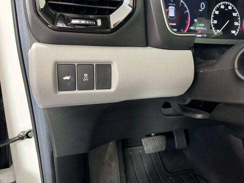 Certified 2025 Honda Pilot Touring image 33