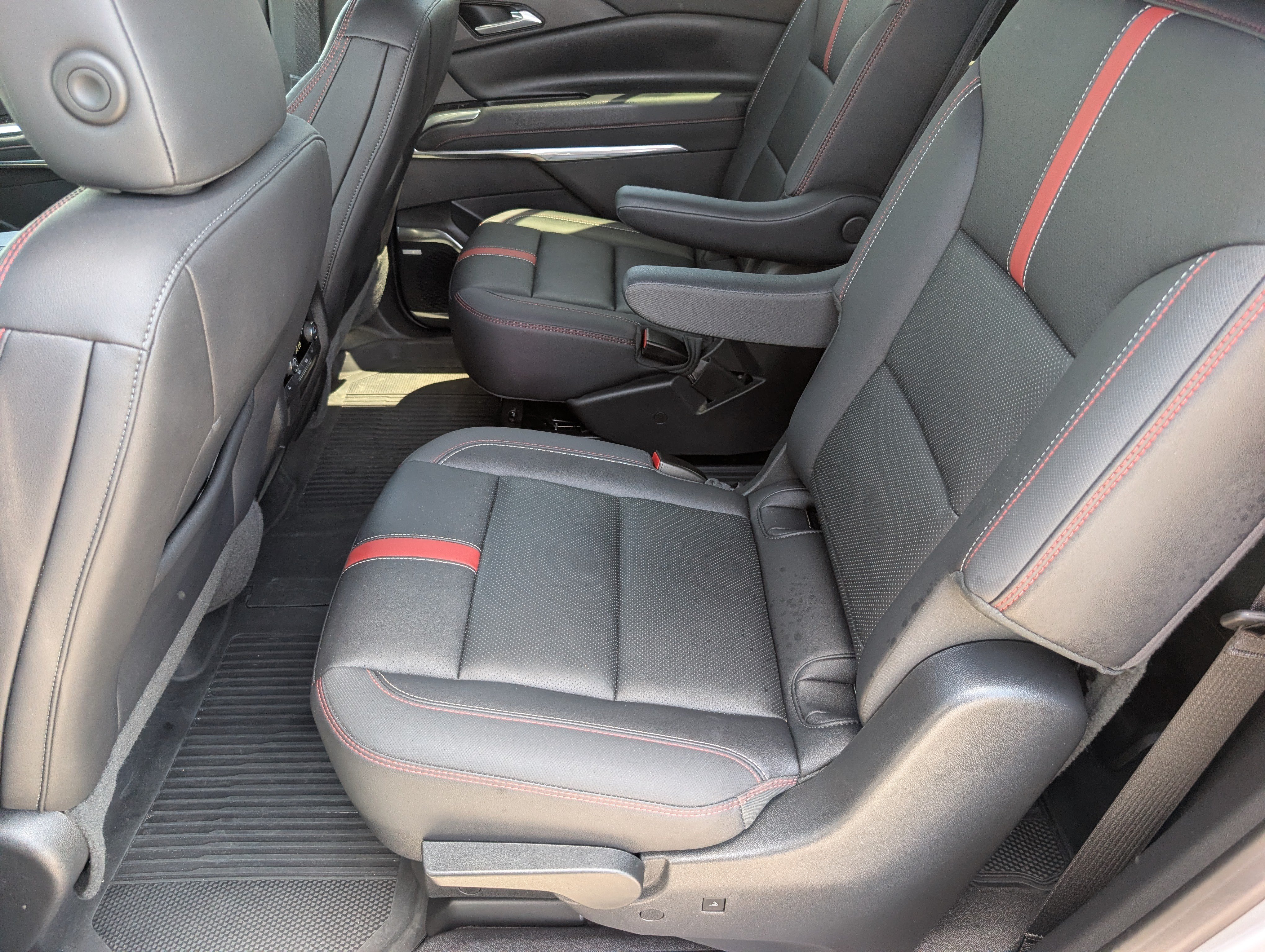 Used 2025 Chevrolet Traverse RS w/ LPO, Floor Liner Package FWD image 30