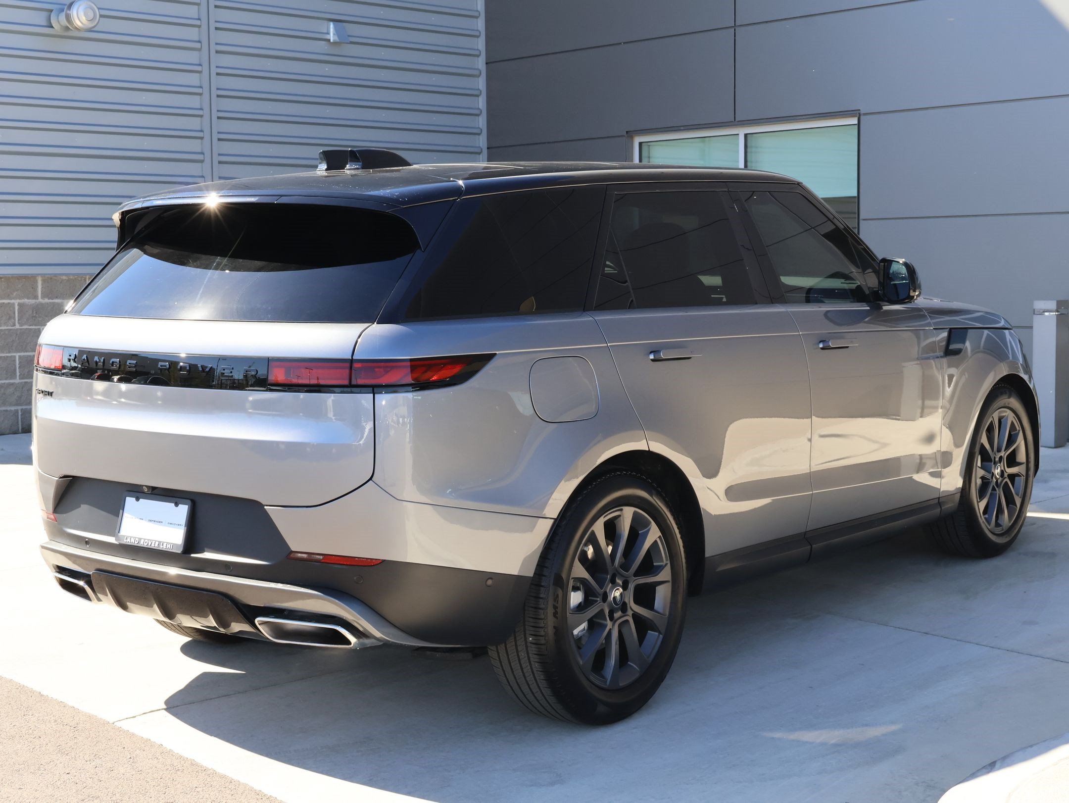 Used 2025 Land Rover Range Rover Sport SE AWD/4WD image 7