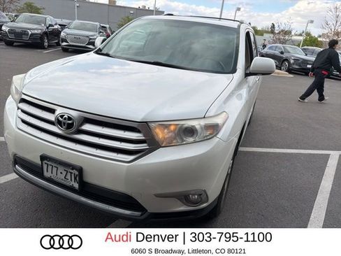 Used 2013 Toyota Highlander Limited AWD/4WD image 2