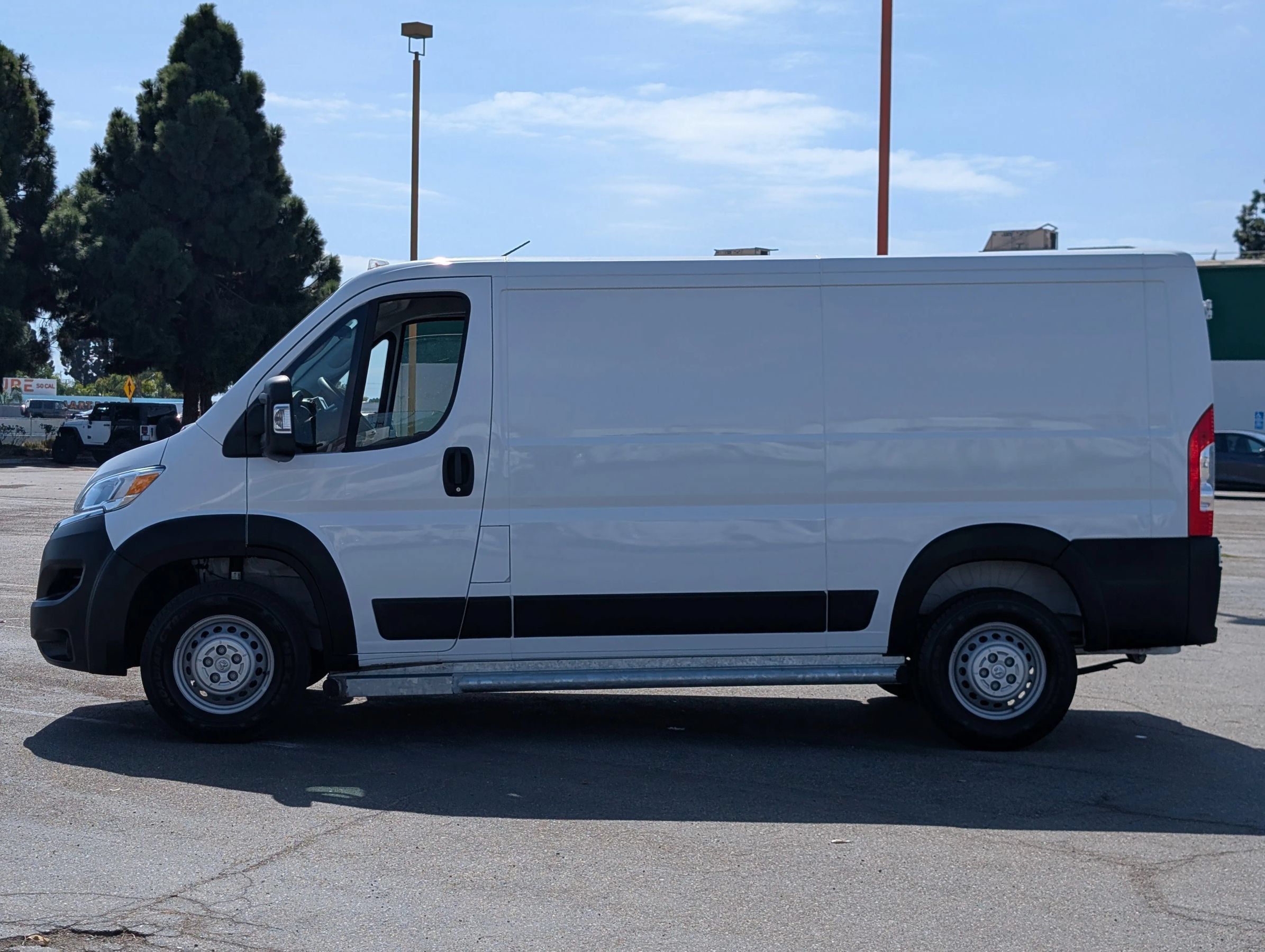 Used 2025 RAM ProMaster 2500 w/ U-Haul Equipment Group FWD image 4