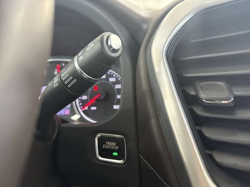 Certified 2022 GMC Acadia SLT FWD image 23