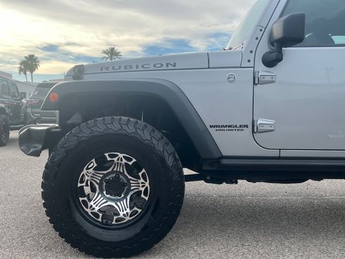 Used 2014 Jeep Wrangler Unlimited Rubicon w/ Connectivity Group AWD/4WD image 11