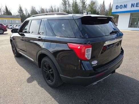 Used 2022 Ford Explorer XLT image 24