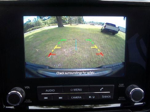 Used 2024 Nissan Frontier SV image 28