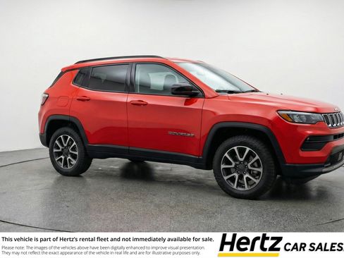 Used 2025 Jeep Compass Trailhawk AWD/4WD image 1
