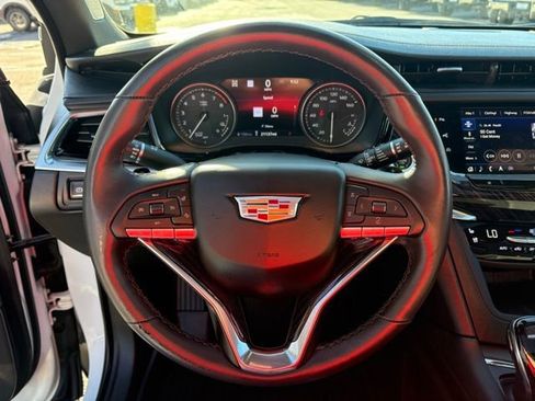 Used 2024 Cadillac XT6 Premium Luxury w/ Technology Package image 13