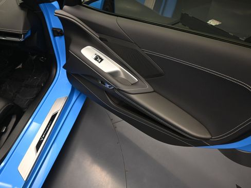 Certified 2025 Chevrolet Corvette Stingray Coupe w/ 1LT image 18