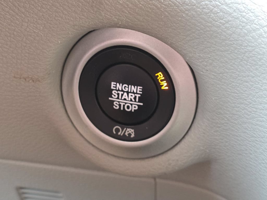 Used 2023 Chrysler Pacifica Touring-L FWD image 21