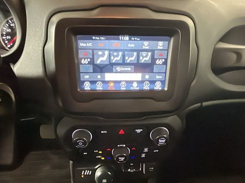 Used 2020 Jeep Renegade Latitude w/ Cold Weather Group AWD/4WD image 27