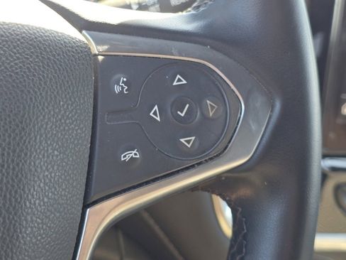 Used 2023 Chevrolet Traverse LT image 24